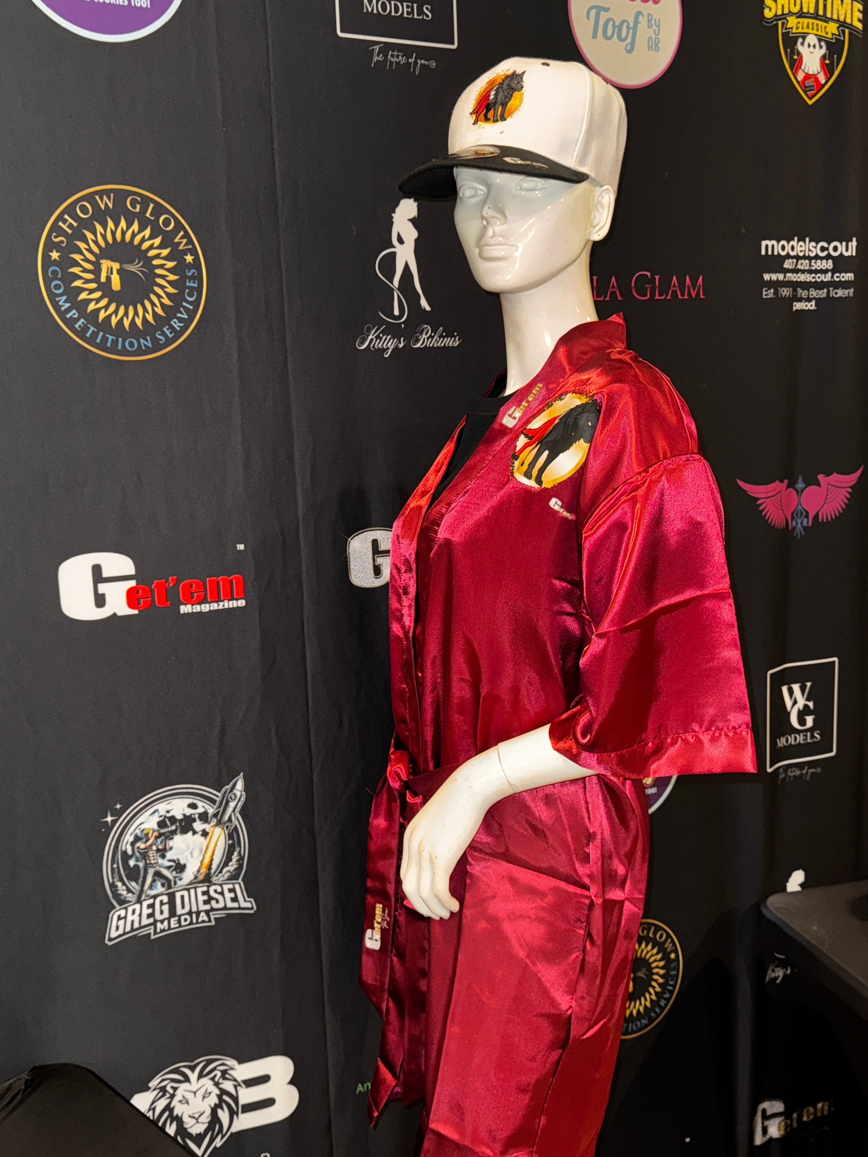 Get'em Never Give Up Wine Color Robe Limited Edition